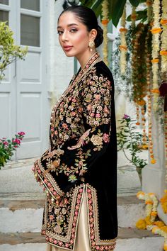 Neda – Sania Maskatiya International Velvet Dupatta With Intricate Embroidery, Velvet Dupatta For Reception, Pakistani Designer Dress, Dress With Coat, Black Velvet Suit, Desi Dress, Velvet Dress Designs, Chiffon Collection, Short Shirt