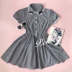 [By Peiliee] Afternoon Tea At Tiffany Gingham Babydoll Mini Dress 1997 Outfits, Iconic Outfits, Dolly Dress, 100 Books