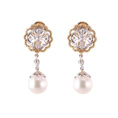 Pair of 18k gold Buccellati earrings, with 9.3mm South Sea pearls. ~ Just purchased inventory from a high end boutique store in Europe. All jewelry is brand new/store samples, with tags ~ DESIGNER: Buccellati MATERIAL: 18k Gold GEMSTONES: Pearl DIMENSIONS: Earrings are 35mm x 15mm. MARKED/TESTED: 18k, Buccellati, Italy. WEIGHT: 11 grams CONDITION: New/Store Sample Buccellati Earrings, Buccellati Jewelry, South Sea Pearls Earrings, High End Jewelry, Pretty Accessories, Boutique Store, Random Ideas, Gold Pearl Earrings, Sea Pearl