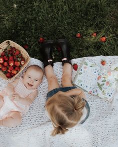 Picnic Photo Shoot, Picnic Photography, Nature Books, Barefoot Blonde, Styles Summer, About Nature, Family Picnic, Foto Baby, Teach Kids