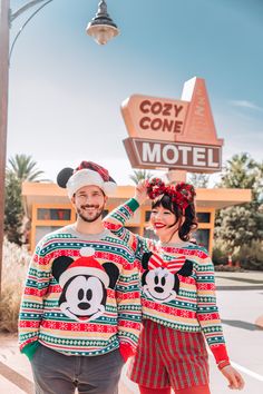 Classy Christmas Party, Couples Christmas Sweaters, Christmas Fashion Outfits, Keiko Lynn, Disney Dress Up, Disneyland Christmas, Disney Christmas Shirts