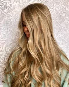 Warm Beach Blonde Hair, Blonde Warm Tones, Buttercream Blonde Hair, Honey Golden Blonde Hair, Golden Honey Blonde Hair, California Blonde Hair Sun Kissed, Beach Blonde Hair Color, Fake Blonde, Beach Blonde Hair