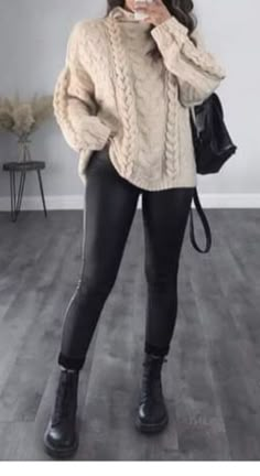 Jerseys Outfit, Outfits Leggins, Mommy Outfits, Winter Fashion Outfits Casual, Fashion Nova Outfits, Brno, Casual Chic Outfit, Casual Winter Outfits, Trendy Fashion Women