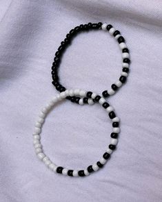 Bracelet Ideas Black And White, Black And White Bracelets Beads, Cincin Diy, Hello Kitty Jewelry, Cute Couple Gifts