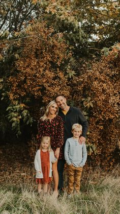 Navy Blue Color Palette, Fun Family Photoshoot, Photoshoot Family, Autumn Family Photos, Family Photoshoot Outfits, Family Picture Poses