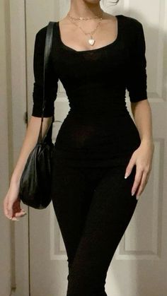 Denise Mercedes, Jung Somin, Elegance Dress, Eve Outfit, Black Outfits, New Years Eve Outfits, Classy Fashion, Fashion Mistakes, Dress Maxi