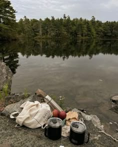 there are many items on the rocks by the water that is still in it's place