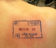 the back of a person's shoulder with a stamp on it that says code dazur