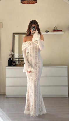 Pretty Dinner Outfits, White Lace Dress Outfit, Pretty Dinner, Elegant Outfit Classy, Beauty Rituals, The Royals, Prom Dress Inspiration, Soft Makeup, Grad Dresses