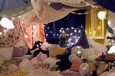 Pyjama Day at school. It would be lovely to create this atmosphere in class. Fort, Balloons, I Love, Building, Furniture