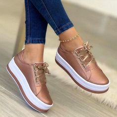 ¡Descubre los mejores outfits casual chic con zapatillas! Aprovecha nuestra oferta exclusiva en zapatillas de moda para hombre. Haz clic en la imagen y consigue un descuento especial en tu primera compra. #ModaEnZapatillas #TendenciasEnZapatillas 👟🔥 Women Platform Sneakers, Lace Up Flats, Comfortable Flats, Mongolia, Designer Heels