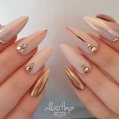 Golden Wedding Nails, Golden Nail Art, Matte White Nails, Golden Nails, White Acrylic Nails, Makijaż Smokey Eye, White Nail Designs, White Nail, Oval Nails