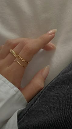 Ringe Aesthetic, Minimal Rings Minimalist Jewelry, Gold Stackable Rings, Hand Jewelry Rings, Gold Minimalist Jewelry, Rings Dainty, Dainty Gold Jewelry, Real Gold Jewelry, Solid Gold Band