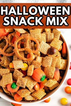 A colorful and festive Halloween snack mix recipe featuring Chex cereal, pretzels, and candy corn, ideal for holiday snacks, fall Chex mix recipes, and easy Halloween snacks for parties. Halloween Snack Mix Recipes, Halloween Trail Mix Recipe, Party Mix Snacks, Easy Halloween Snacks, Salty Sweet Snacks, Thanksgiving Snacks