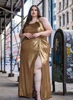 Kimora Metallic Halter Corset Top – REBDOLLS Female Figure Reference Models, Plus Size Modeling Poses, Plus Size Couture, Plus Sized Outfits, Joanna Pincerato, Plus Size Glam, Plus Size Poses, Plus Size High Fashion, Plus Size Goddess