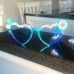 Fun And Festive Heart-Shaped Sunglasses. Blue Frame With Decorative Beads And Flowers. Perfect For Birthday Celebrations. Heart Glasses With Beads, Decorated Sunglasses, Sunglasses Decorated, Sunglasses Ideas, Beaded Sunglasses, Personalized Sunglasses, 13th Birthday Parties, Shaped Sunglasses, Birthday Queen