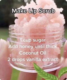 Easy Diy Skin Care Recipes, Diy Scrubs, Scrub Homemade, Obličejové Masky, Diy Sugar Scrub Recipe, Diy Body Scrub Recipes, Lip Scrub Recipe, Scrub Diy, Body Scrub Recipe