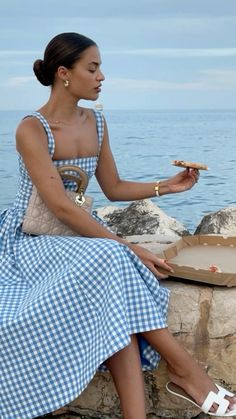 Italy Outfit Ideas Spring, Outfits For Italian Summer, Beach Outfit Elegant, Summer Vacation Aesthetic Outfits, Elegant Beach Outfit Classy, Italian Outfits Summer, Spring In Europe Outfits, Italian Spring Outfits