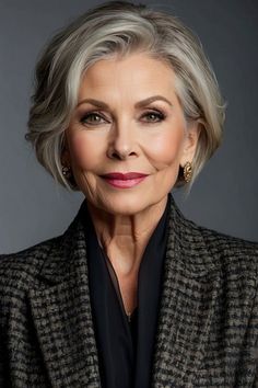 Grey Hair Inspiration Older Women, Hair Mistakes, Chin Length Hair, Short Grey Hair, Haircut For Older Women, Short Hair With Layers, Gray Hair, Grey Hair