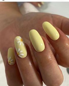 Product description : Number of Pieces: One Unit Volume: 7ml NET WT: 7.3ml Type: Gel Polish Ingredient: Resin Quantity: 1PC Shelf life: 3 years Suitable for skin type: any skin type Cosmetic properties: color, durability, gloss, use effect, comfort, no residue, absorbency Daisy Nail Art, Nails Bright, Yellow Nail Art, Yellow Nails Design, Nails Green, Daisy Nails, Summery Nails, Nails Gel