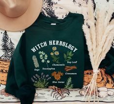 Cottage Witch Fashion, Witch Fashion Aesthetic, Witch Aesthetic Fashion, Earth Witch, Witchcore Aesthetic, The Green Witch, Witch Herbs, Cottage Witch