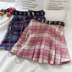 You'll look too cool for school in this Chained Plaid Punk Skirt! Size Chart: Size Waist (cm) Hips (cm) Length (cm) Waist (in) Hips (in) Length (in) S 62 86 36 24.41 33.86 14.17 M 66 90 37 25.98 35.43 14.57 L 70 94 38 27.56 37.01 14.96 XL 72 96 39 28.35 37.80 15.35 Description: Silhouette: A-LineMaterial: Cotton/PolyesterDecoration: PocketsOrigin: CN(Origin)Waistline: EmpirePattern Type: Plaid Harajuku Skirt, Plaid Tennis Skirt, Punk Skirt, Harajuku Punk, Style Kawaii, Y2k Skirt, High Waisted Pleated Skirt, Harajuku Outfits, Girls In Mini Skirts