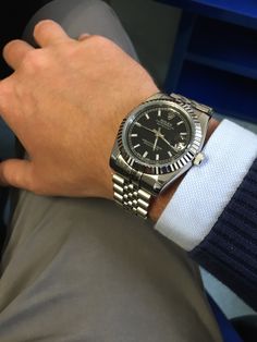 Wrist Watch Aesthetic, Watch Pic, Lavish Aesthetic, Rolex Date Just, Wrist Weights, Watch Aesthetic, 16th Birthday Decorations, Ivy League Schools, Datejust Ii