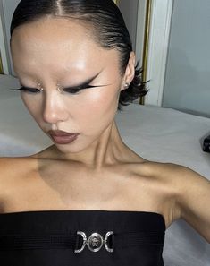 Mugler Makeup, November Photoshoot, Bleached Eyebrows, Show Makeup, Swag Makeup, Runway Makeup, Cool Makeup Looks, Dope Makeup, Edgy Makeup