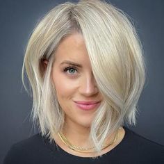 33 Spring Haircuts 2024: Unveil Trendy Styles for a Fresh Look Messy Wavy Hair, Bardot Bangs, Spring Haircuts, Κούρεμα Bob, Textured Haircut, Oval Face Haircuts, Oval Face Hairstyles, Wavy Haircuts, Oval Face