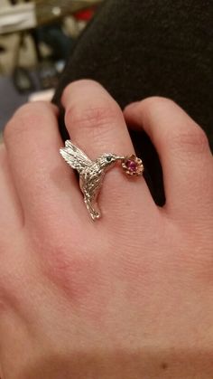 Flower Jewelry Aesthetic, Rose Gold Jewelry Aesthetic, Cool Rings Aesthetic, Hummingbird Nails, Hummingbird Aesthetic, Hummingbird Ring, Gold Hummingbird, قلادات متدلية, Hummingbird Jewelry