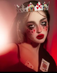 Alice In Wonderland Headpiece, Red Queen Costume Ideas, Casino Theme Makeup, Deck Of Cards Makeup, Playing Card Makeup, Queen Of Heart Makeup, Queen Of Hearts Photoshoot, Alice In Wonderland Makeup Ideas