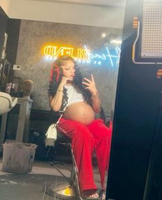 Baddie Pregnancy Outfits, Black Women Pregnant, Twin Pregnancy Belly, Cute Pregnancy Photos, Pregnancy Belly Photos, Cute Pregnancy Pictures, Maternity Photography Poses Couple