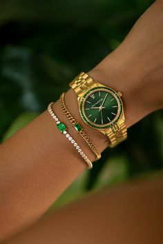 Emerald Gold Jewelry, Green And Gold Jewelry, Emerald Watch, Arm Stack, Bracelet Emerald, Colorful Watches, Green Watch, Green Accessories, Emerald Bracelet