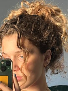 Braid Hairstyles For Long Hair, Messy Bun Curly Hair, Messy Curly Hair, Messy Curly Bun, Curly Bun Hairstyles, Curly Bun, New Hair Do, Brown Curly Hair, Hairstyles For Girls