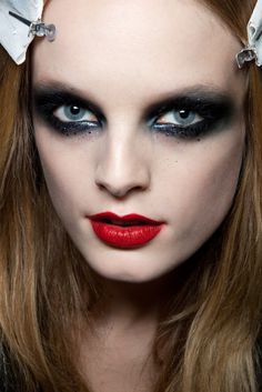 Couture Fashion Photography, Pat Mcgrath Makeup, Runway Hair, Models Backstage, Dramatic Makeup, Edgy Makeup, Bold Makeup, Goth Makeup