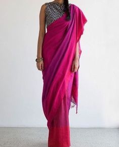 Cotton Blouse Design, Cotton Saree Designs, Simple Sarees, Casual Saree, Indian Couture, Contrast Blouse, Trendy Blouse Designs, Elegant Saree, Stylish Sarees