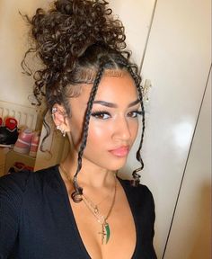 Radiate Beauty: Explore the World of Hairstyle Inspiration Mixed Curly Hair, Cute Curly Hairstyles, Curly Hair Updo, Curly Hair Styles Easy, Natural Curls Hairstyles, Natural Hair Styles Easy, Hairstyles For Curly Hair, Curly Hair Inspiration