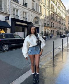 Preppy With An Edge, 2025 Outfits, Girl Aesthetics, Looks Pinterest, City Vibes, College Outfit, Paris Outfits, Autumn Outfits