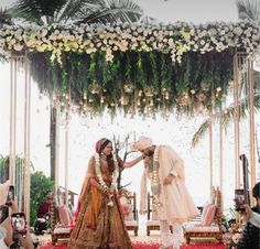 New Mandap Designs, Vedi Mandap Decoration, Vedi Designs Wedding, Lagan Mandap Decoration, Varmala Indian Weddings Decoration, Vidhi Mandap Indian Weddings Outdoor, Chauri Mandap Decoration, Wedding Vidhi Mandap