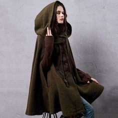 Hoodie Cloak, Pola Jaket, Cloak Coat, Cape Designs, Embroidery Hoodie, Winter Vintage, Wool Cape, Hooded Cloak, Casual Outerwear