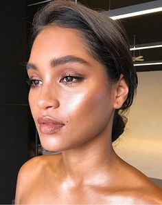 ♥️ Pinterest: DEBORAHPRAHA ♥️ bronze goddess makeup No Make Up Make Up Look, Party Make-up, Makeup Tip, Smink Inspiration, Glow Skin, Beauty Make-up, Braut Make-up, Dark Skin Makeup, Natural Makeup Looks