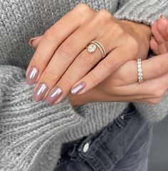 Old Money Winter Nail Ideas You’ll Absolutely Love  - By Lisa Fonde Chrome Nail Colors, Nail Coat, Chrome Nails Designs, Modern Nails, Oval Nails, Neutral Nails, Dipped Nails, Powder Nails, Chrome Nails