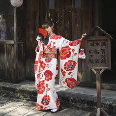 Women's Traditional Japanese Kimono Red Flower Prints Long Sleeve Japan Style Yukata Cosplay Dress Red And White Kimono, Kimono Robes Pattern, Japanese Kimono Fashion, Japanese Fashion Trends, Japanese Traditional Clothing, Flower Kimono, Modern Kimono, Red Kimono, Traditional Japanese Kimono