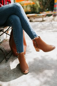 Boots For Women Brown, Brown Ankle Boots Heeled, Chestnut Ankle Boots Outfit, Women's Brown Boots, Women Fall Ankle Boots, Brown Boots Outfit Ankle Casual, Brown Ankle Boots Outfit Winter, Brown Boots Women Outfit, Short Brown Boots Outfit