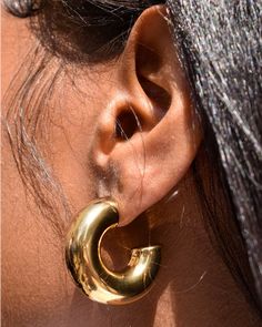 Minimal enough to be an everyday signature, our Ebony earrings have a chunky shape that wraps around your lobes. They’re sweatproof, making them safe to wear from workouts to wherever. 18k gold plated stainless steel or stainless steel Waterproof & tarnish resistant Diameter: 30mm, Thickness: 10mm Chunky Gold Hoop Earrings, Gold Rings Stackable, Earrings Hoops, Chunky Earrings, Mixed Metal Jewelry, Cuff Bangle Bracelet, Waterproof Jewelry, Charm Rings, Anklet Bracelet