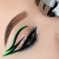 Two Eyeliner Makeup, Grafic Liner Eye Makeup, Grafik Eyeliner, Fantasy Make-up, Make Up Designs, Eye Makeup Images, Eyeliner Designs