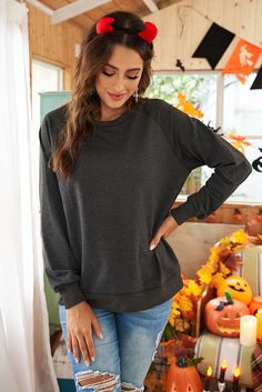 Gray Crew Neck Long Sleeve Pullover Sweatshirt Fall Loungewear T-shirt, Casual Sweatshirt For Fall Layering, Casual Fall Sweatshirt For Layering, Relaxed Fit T-shirt With Ribbed Cuffs For Fall, Oversized Raglan Sleeve Sweatshirt For Fall, Everyday Fall Sweatshirt, Casual Long Sleeve Top For Fall Layering, Everyday Long Sleeve Sweatshirt For Fall, Cozy Everyday Top For Fall