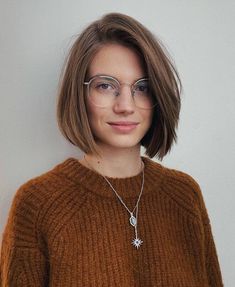 Bob Pendek, Flattering Haircuts, Oval Face Haircuts, Hairstyles With Glasses, Oval Face Hairstyles, Oval Face, Short Bob Haircuts, Penteado Cabelo Curto