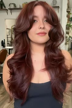 Burgundy Long Layered Wavy Hair Red Hair With Depth, Wavy Hair Color Ideas, Curtain Bangs With Wavy Hair, Bangs With Wavy Hair, Hair With Lots Of Volume, Smaller Forehead, Layered Wavy Hair, Red Wavy Hair, Cherry Brown Hair