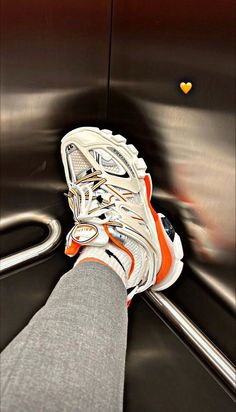 Orange Balenciaga, Balenciaga Track Sneakers, Urban Shoes, Shoes Heels Classy, Shoes Too Big, Fancy Shoes, Sport Shoes Women, Hype Shoes